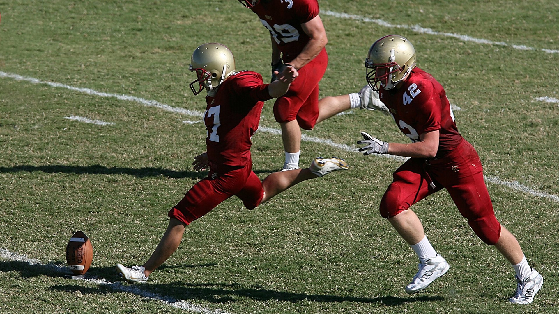 球迷文化塑造赛场灵魂，从助威到公益，体育迷的力量如何改变职业体育