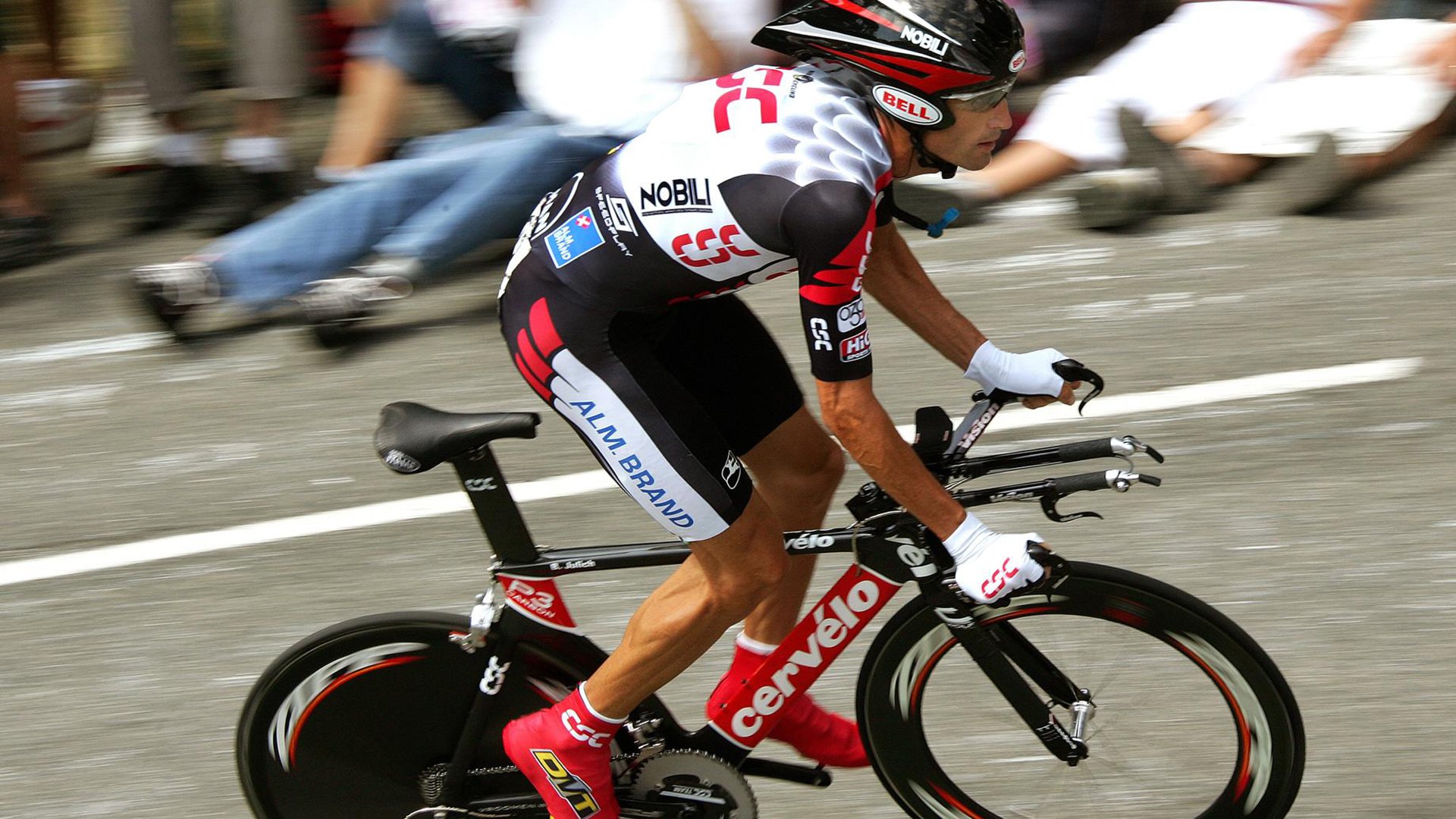 中国蝶泳新星闪耀世锦赛，破亚洲纪录夺金创历史